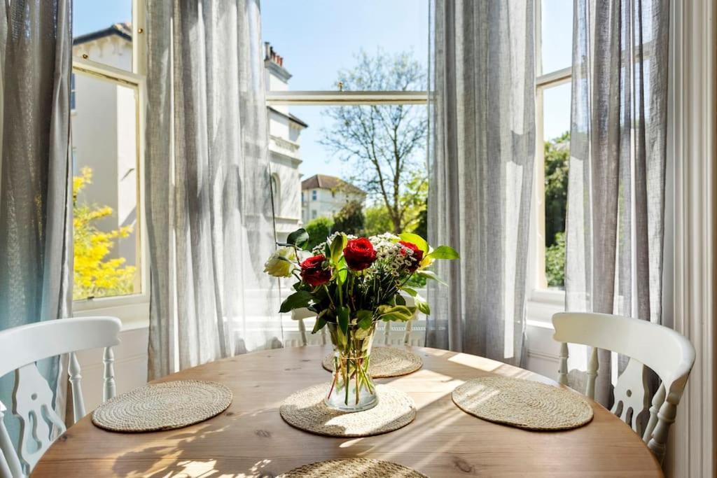 Ferienwohnung Luxurious Victorian, A Few Minutes From The Beach - Sleeps 2 Adults And Up To 3 Children St Leonards-on-Sea Exterior foto