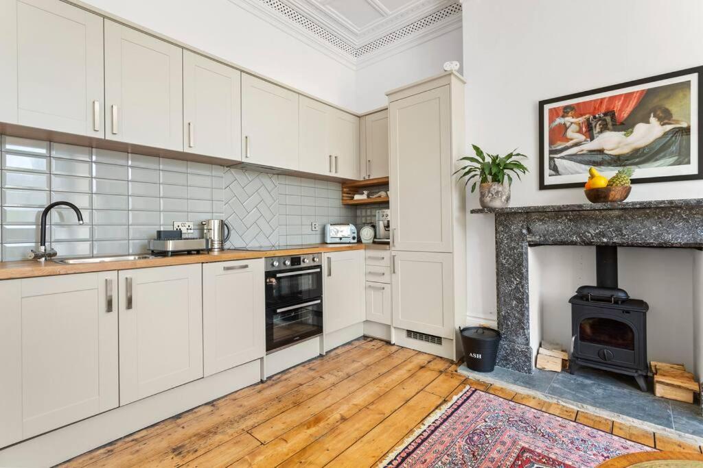 Ferienwohnung Luxurious Victorian, A Few Minutes From The Beach - Sleeps 2 Adults And Up To 3 Children St Leonards-on-Sea Exterior foto